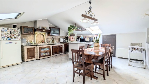 Foto Appartamento in VIA NIZZETI, Aci Catena di 95 m² con 4 locali