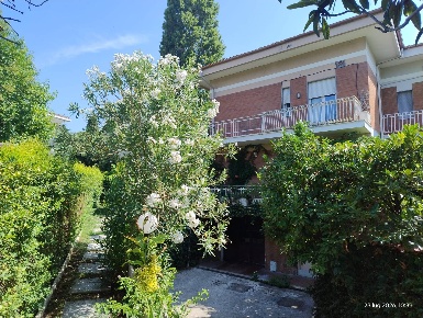 Foto Villa unifamiliare in Via Paneno, Roma Casal Palocco di 220 m²