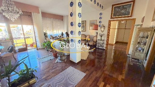 Foto Appartamento a Ancona Adriatico di 130 m² con 4 locali in vendita