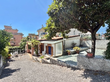 Foto Casa indipendente in Via Milano, Pietra Ligure di 61 m² con 3 locali