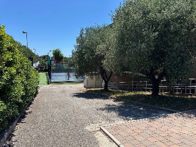 Foto Locale commerciale in viale unità d'Italia 242, Piombino Centro