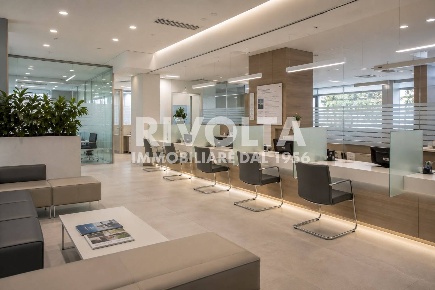 Foto Locale commerciale in Piazza Monte Gennaro, Roma Tufello di 308 m²