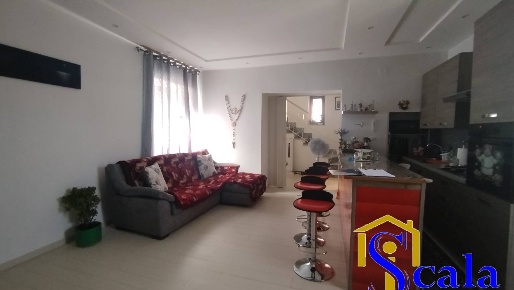 Foto Case indipendenti in via giuseppe russo, Pastorano di 200 m²