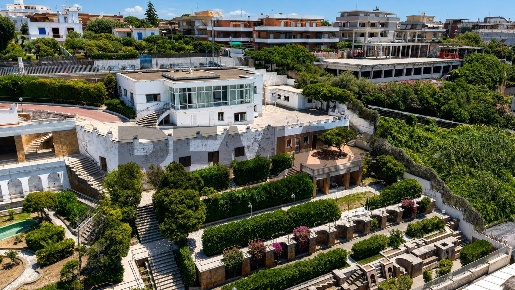 Foto Villa unifamiliare in Lungomare Enea 70, Anzio Lavinio Mare di 1000 m²