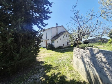 Foto Rustico in Strada Martella Casacarco, Elice di 360 m² con 12 locali