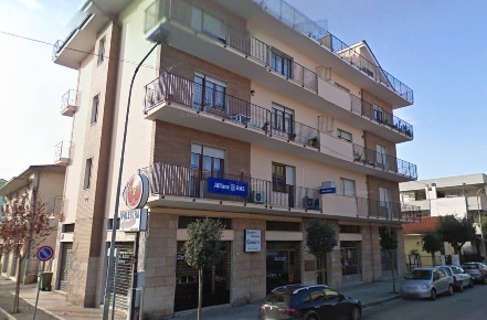 Foto Locale commerciale a Giulianova Centro di 118 m² con 1 locali