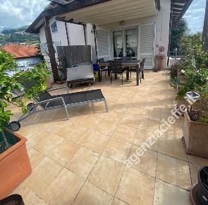 Foto Appartamento a Massa Centro di 110 m² con 5 locali in vendita