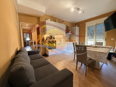 Foto Appartamento in Via Luigi Vanvitelli, Siracusa di 76 m² con 3 locali