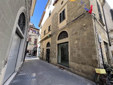 Foto Negozio a Pistoia Stadio di 230 m² con 5 locali in vendita