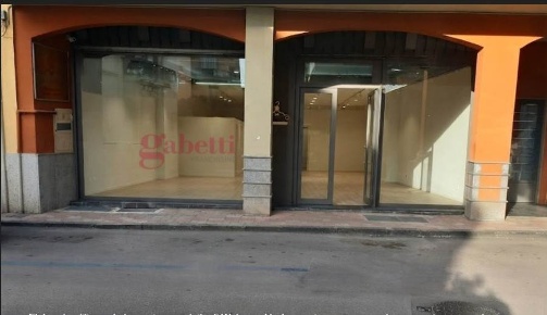 Foto Locale commerciale in via Nola, Cicciano di 140 m² con 1 locali