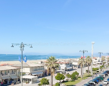 Foto Appartamento in Viale Giosuè Carducci, Viareggio Lungomare di 130 m²