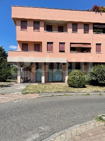 Foto Negozio in Via Milano 18/d, Cassano d'Adda Centro di 110 m² in affitto