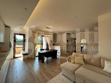 Foto Appartamento in Via COLLE OLIVA 9, Ciampino di 104 m² con 4 locali