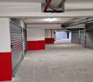 Foto Box in Via caio lelio 32, Roma Cinecittà di 40 m² con 1 locali