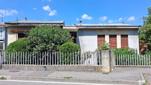 Foto Villa unifamiliare in Via G. Marconi, Vaprio d'Adda di 220 m²