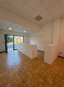 Foto Locale commerciale in Via della Riserva Nuova, Roma Ponte di Nona