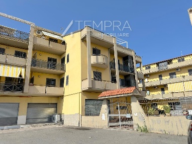 Foto Appartamento in Via Paolo VI, Adrano di 90 m² con 6 locali in vendita