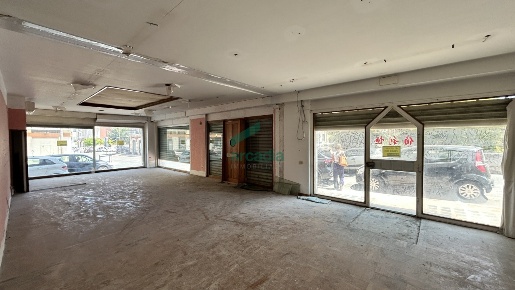 Foto Locale commerciale in Via Vincenzo Petruzzi 49, Putignano di 150 m²