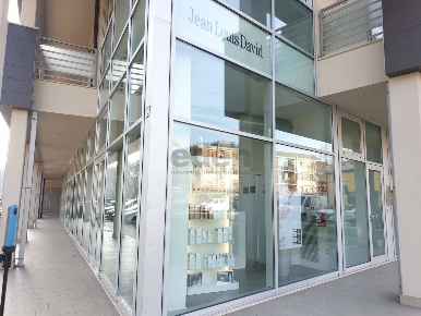 Foto Locale commerciale in Viale Gaetano Storchi 513, Modena di 110 m²