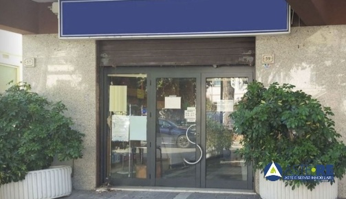 Foto Locale commerciale in via Emanuele Filiberto, Formia Centro di 227 m²