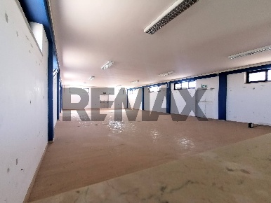 Foto Locale commerciale in Via Abruzzese 52, Bitetto di 500 m² con 7 locali