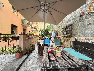 Foto Appartamento in Via Ventotene, Genova Lagaccio di 75 m² con 5 locali