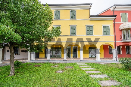 Foto Appartamento in Via Villa Del Veneziano 11, Viadana Centro di 81 m²