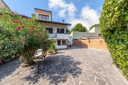 Foto Villa unifamiliare in Via Luigi Calori 4, Locate di Triulzi Centro
