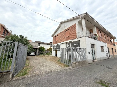 Foto Magazzino a Alessandria Cristo di 120 m² con 3 locali in vendita