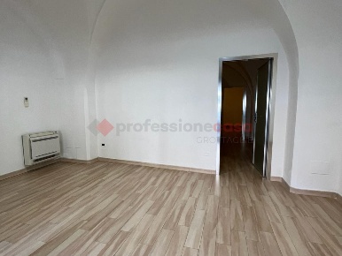 Foto Negozio in Via CalÃ² 18, Grottaglie di 67 m² con 3 locali in affitto