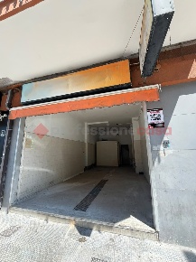 Foto Negozio in liguria, Modugno di 42 m² con 1 locali in affitto