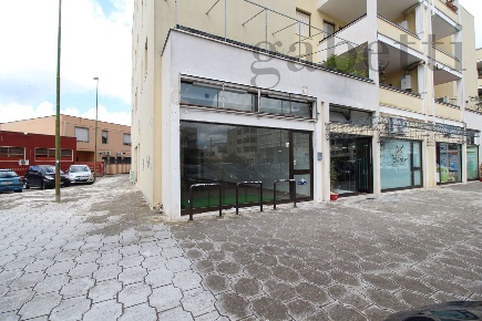 Foto Negozio in Piazza A. Venturi 1, Copertino di 90 m² in affitto