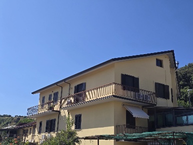 Foto Appartamento in LocalitÃ  Donnantona 11, Borgia di 105 m² con 5 locali