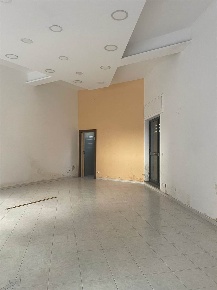 Foto Negozio in Via Mobilio 83, Salerno Irno - Brignano di 67 m² in vendita
