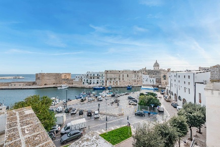 Foto Casa indipendente in via cristoforo colombo, Monopoli Centro di 176 m²