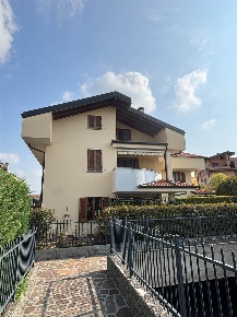 Foto Appartamento in VIA ROSSINI  12, Trezzano Rosa di 70 m² con 3 locali