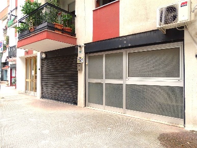 Foto Negozio in Via Effrem Datto 3/g - 3/h, Bari Poggiofranco di 75 m²