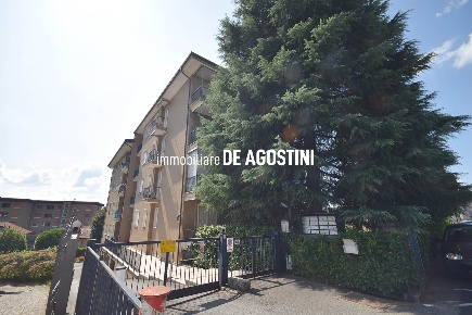 Foto Appartamento in Via Piave  51, Arona Centro di 105 m² con 3 locali