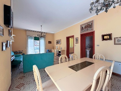 Foto Villa unifamiliare in Via Francesco Mortellaro  9, Siracusa di 190 m²