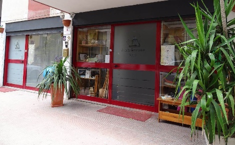 Foto Negozio in Via Effrem Datto 5/A - 5/B, Bari Poggiofranco di 80 m²