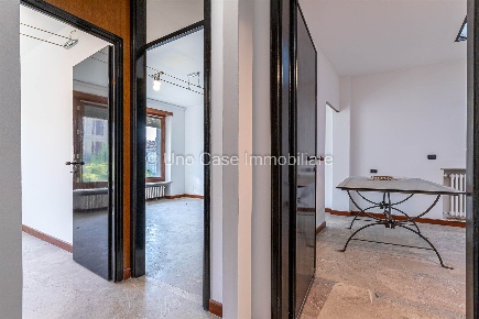 Foto Ufficio in corso nigra  60, Ivrea di 100 m² con 5 locali in affitto