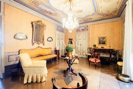 Foto Appartamento a Lucca Piazza Anfiteatro - Torre Guinigi di 316 m²