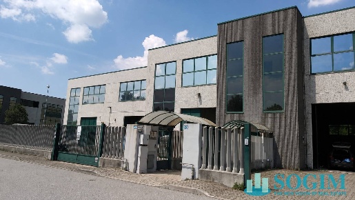 Foto Ufficio in Via Idiomi 20, Assago Centro di 220 m² con 6 locali