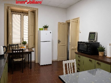 Foto Appartamento in Via Capuana, Napoli Tribunali di 112 m² con 4 locali