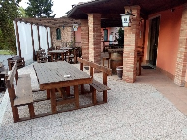Foto Locale commerciale a Torrazza Coste di 200 m² con 3 locali in vendita