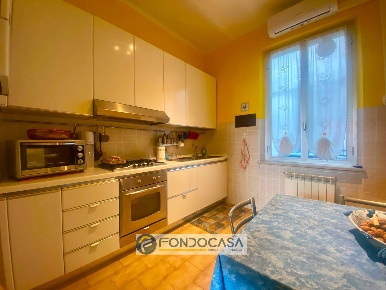 Foto Appartamento in Via Dei Cassari 2, Savona Centro Storico di 87 m²