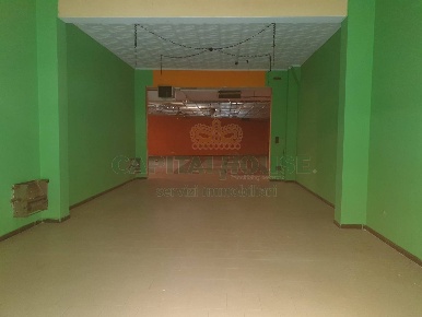Foto Locale commerciale in Via Sottotenente Corrado, Avellino di 450 m²