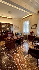 Foto Ufficio in Via Cantore 21, Genova Sampierdarena di 140 m² con 7 locali