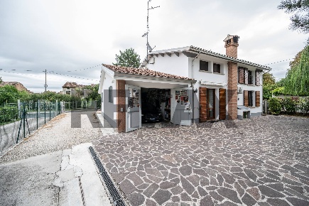 Foto Casa indipendente in Via Oldella 4/A, Guastalla di 123 m² con 5 locali