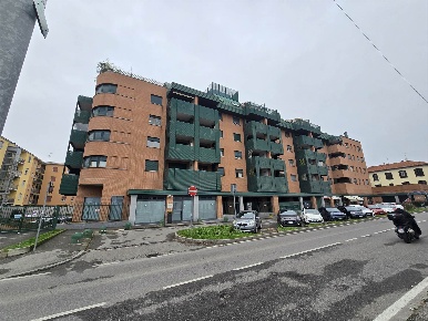 Foto Garage in via Ferrari 6, Monza Amati - Stadio di 28 m² con 1 locali